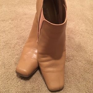 Ladies tan ankle leather boots • Size 7.5